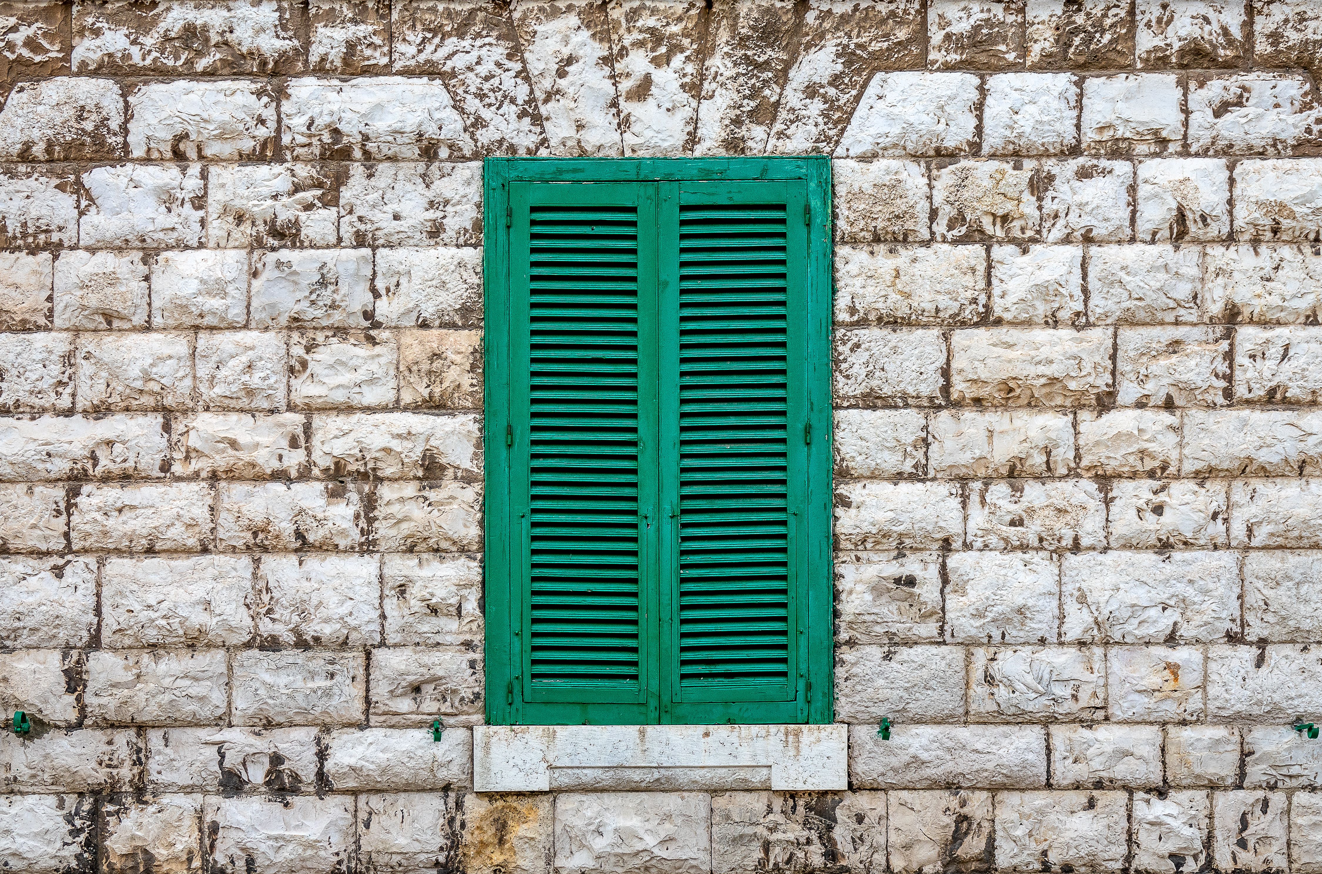 Shutter repair service
