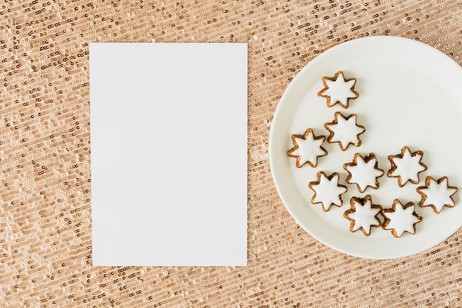 Tarjetas visuales destacando platos estrella y alérgenos