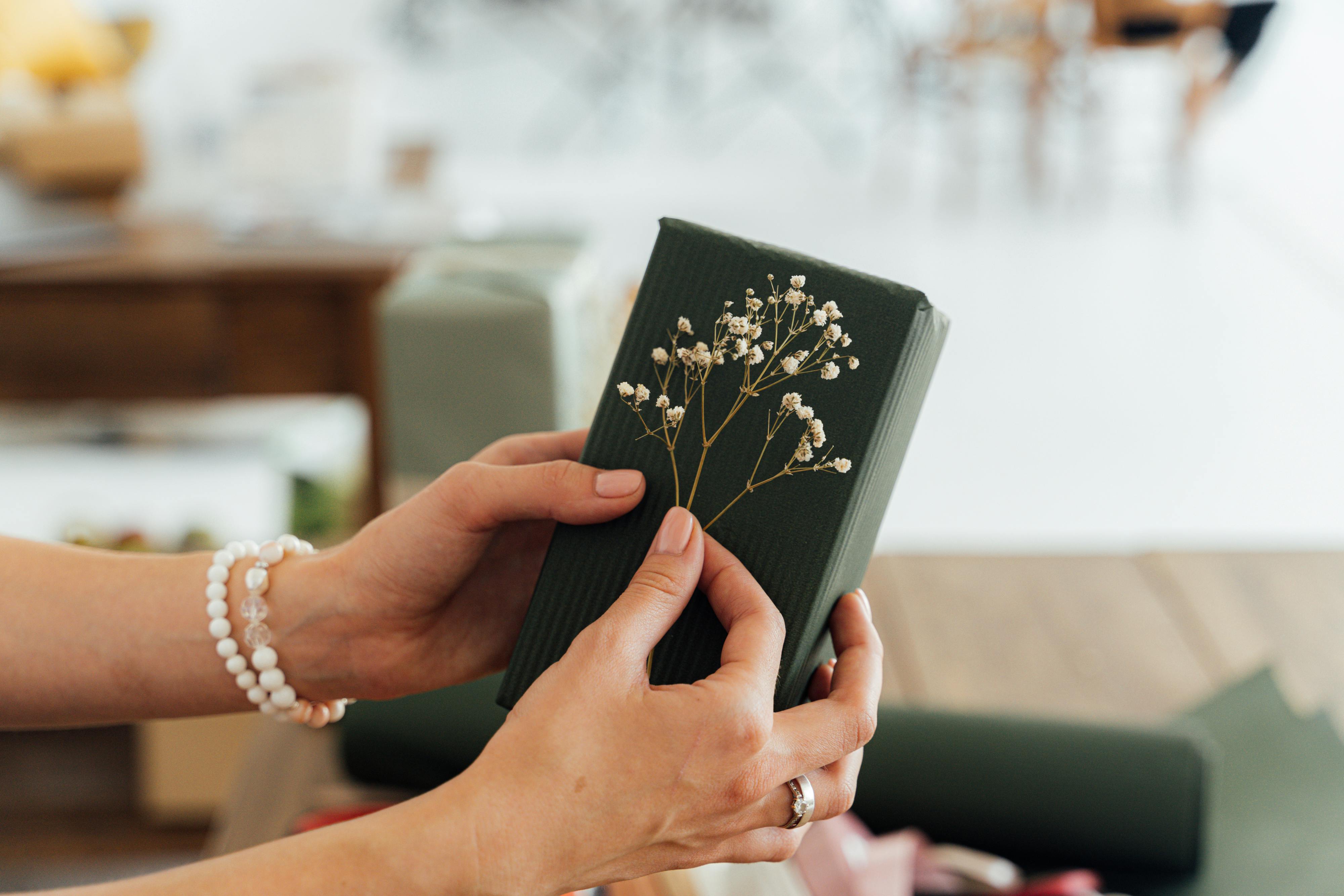 24 Hadiah Valentine Unik untuk Pria, Ide Kreatif yang Tak Terduga