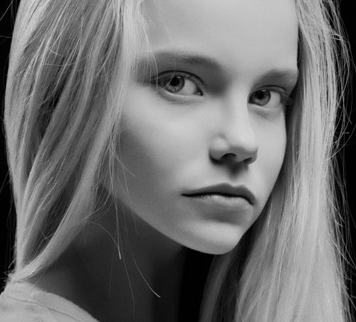 Free Black and white close-up portrait of a young woman in Kyiv, capturing a serious expression. Stock Photo