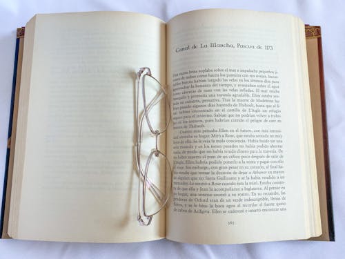 Fotobanka s bezplatnými fotkami na tému dioptrické okuliare, kniha, literatúra