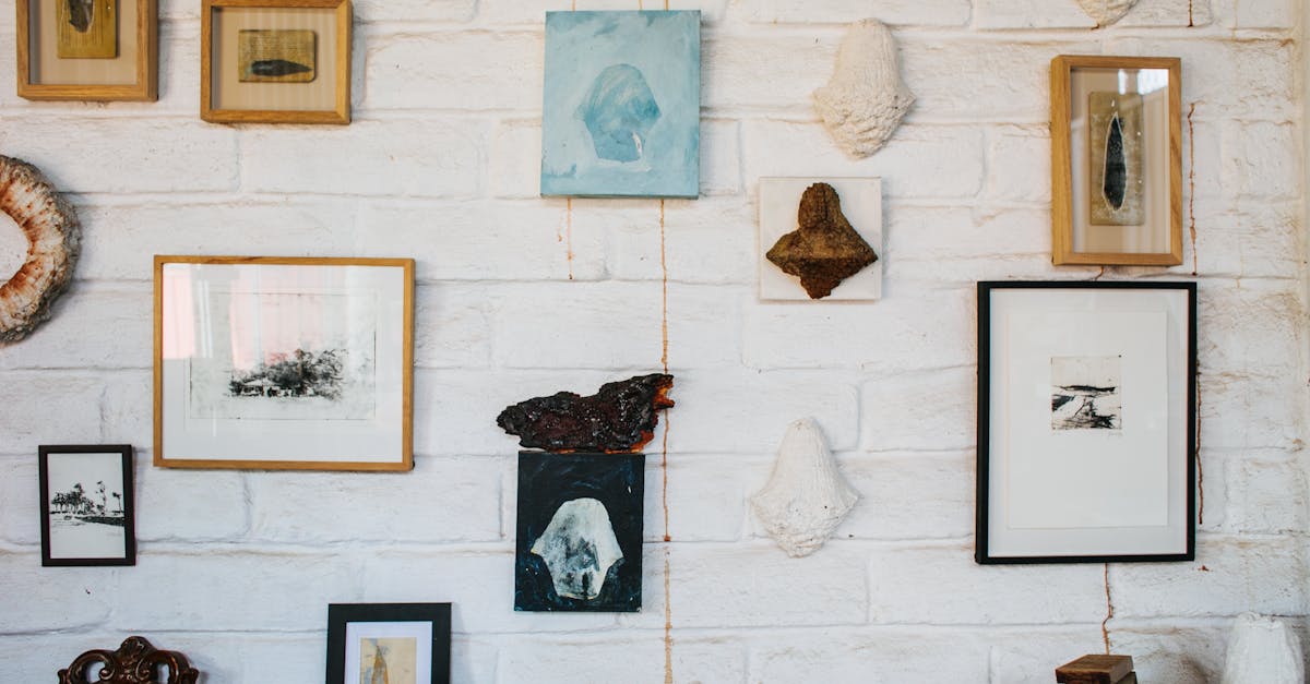 How to hang a heavy picture on a plaster wall