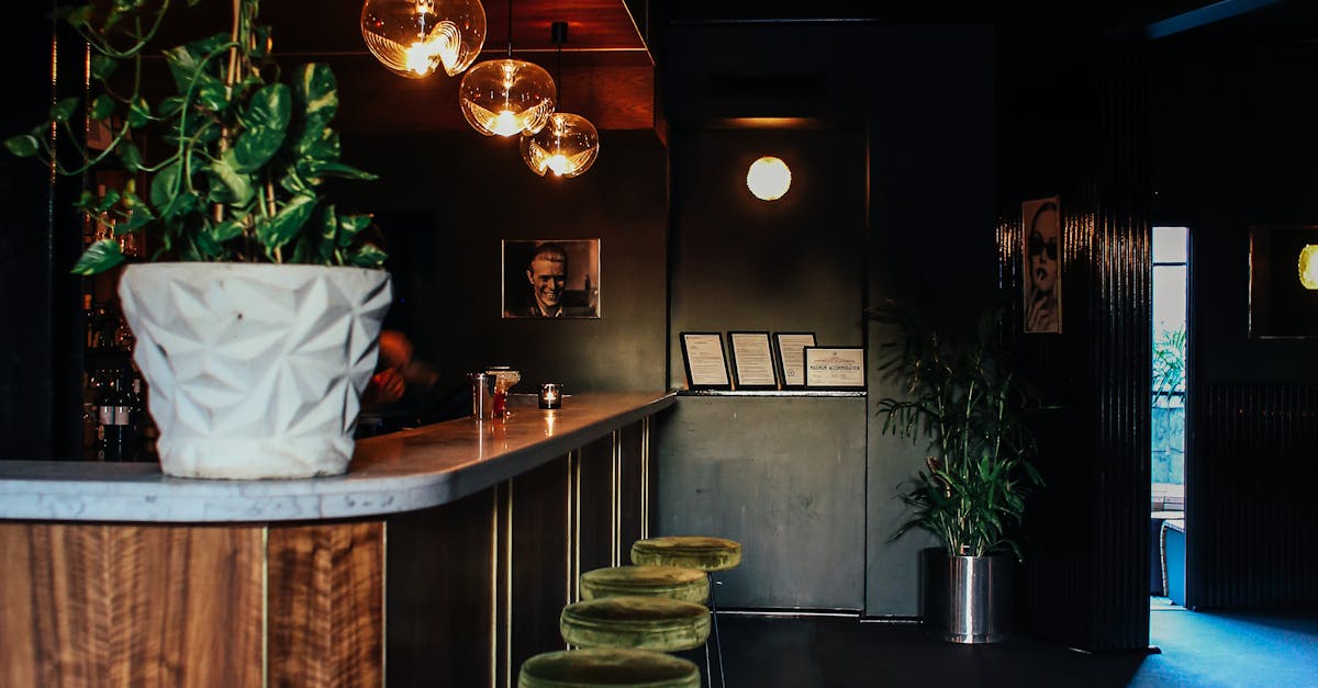 How to hang a door by yourself