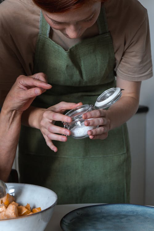 Bezpłatne Darmowe zdjęcie z galerii z fartuch, gotować, kobieta Zdjęcie z galerii