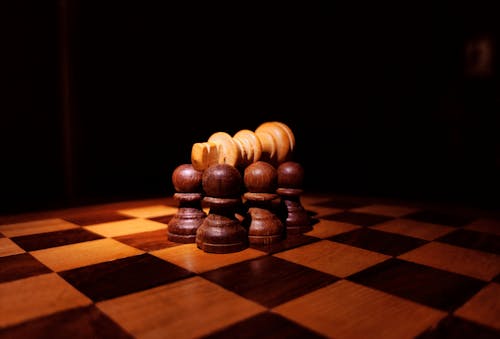 kral, satranç, satranç tabutu dansı içeren Ücretsiz stok fotoğraf