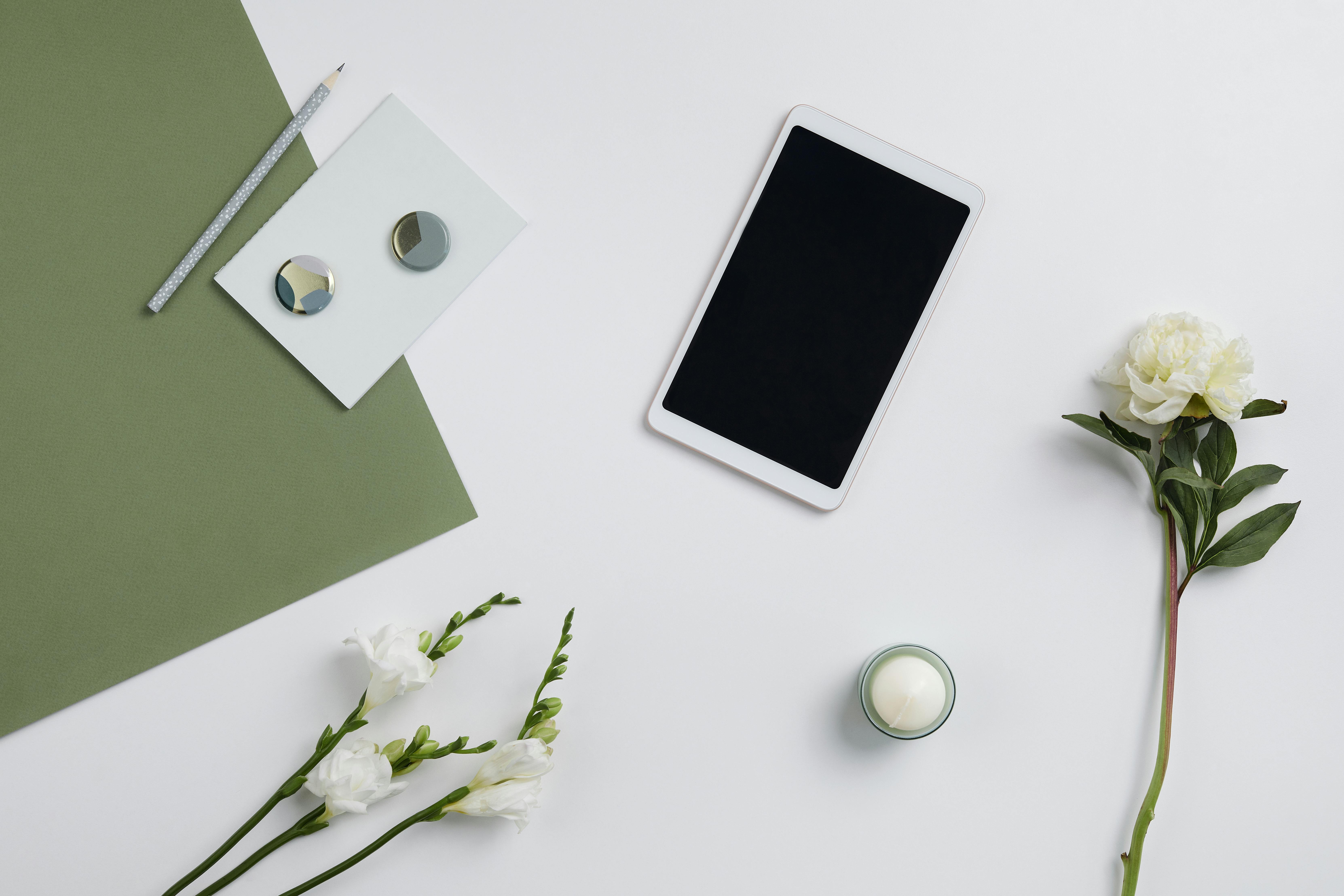 Spring Cleaning Goes Digital: ‘Brunch with Babs’ Shares Tips to Declutter Your Online Life — Photo by Boris Pavlikovsky on Pe
