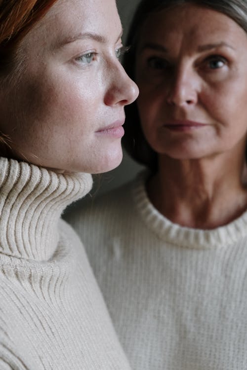 Immagine gratuita di dolcevita, donne, donne caucasiche