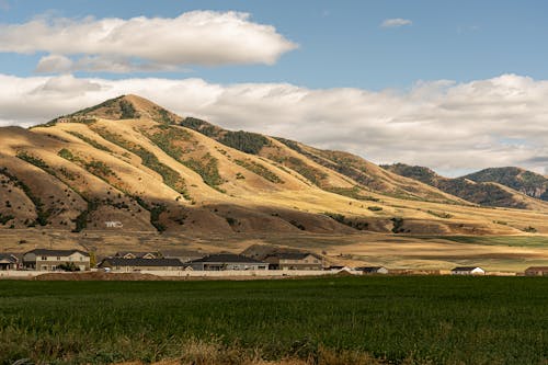 Kostnadsfri bild av åkermark, bergen, fält
