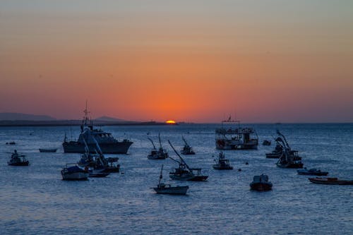 Free Silhouette of Boats on Sea during Sunset Stock Photo