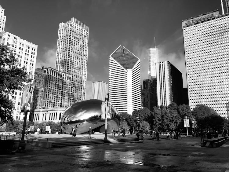 The Cloud Gate Sculpture In The Millennium Park Chicago