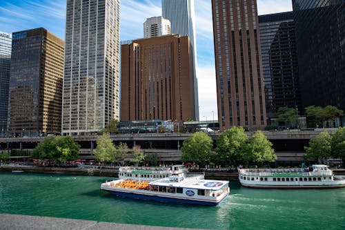 Free Boats in the River in Chicago Stock Photo