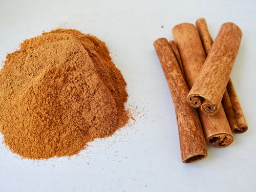 Cinnamon Powder and Cinnamon Sticks 