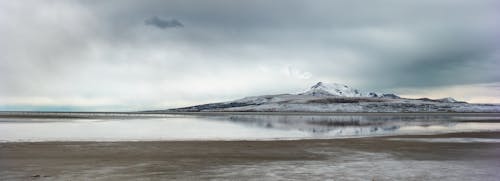 山, 曇り, 湖の無料の写真素材