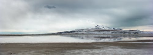 bulutlu, dağ, doğa içeren Ücretsiz stok fotoğraf