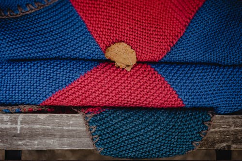 免費 藍色和紅色針織紡織品 圖庫相片
