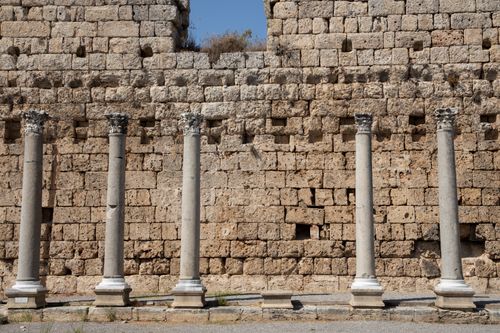 Free Explore the ancient Roman columns of Perga in Antalya, Turkey, showcasing historical architecture. Stock Photo