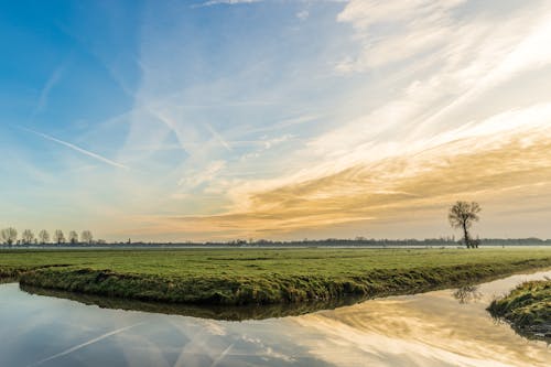 Photos gratuites de fleuve, lever de soleil, nuages