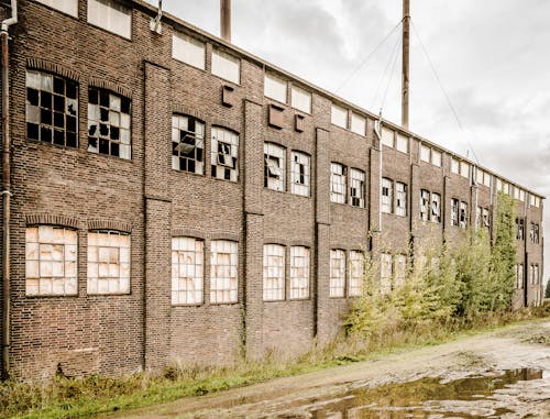 Gratis lagerfoto af brudte vinduer, fabrik, facade