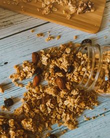 Customer photo 2 of the granola clusters, by Jess Loiterton on Pexels