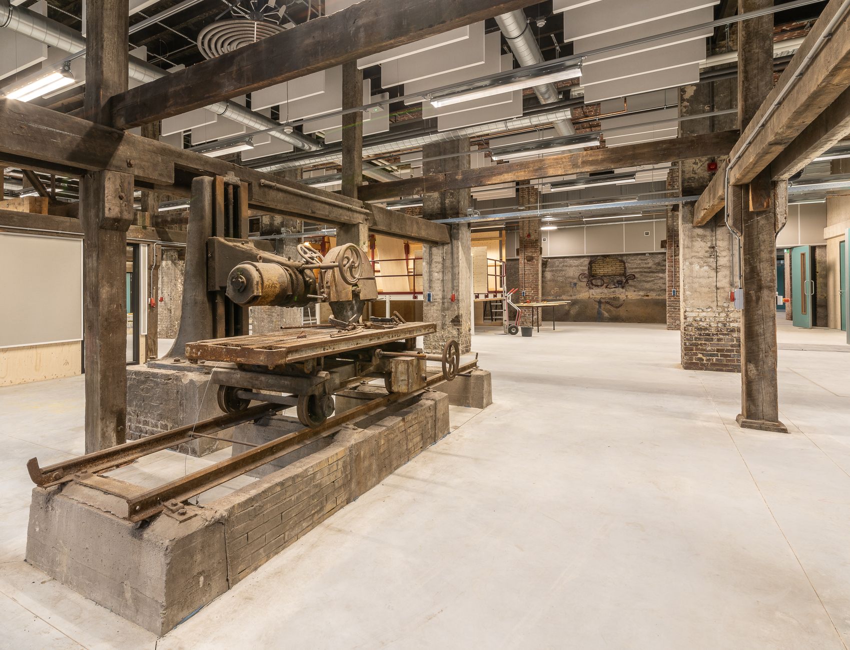 Old industrial hall showcasing vintage machinery and architectural elements.