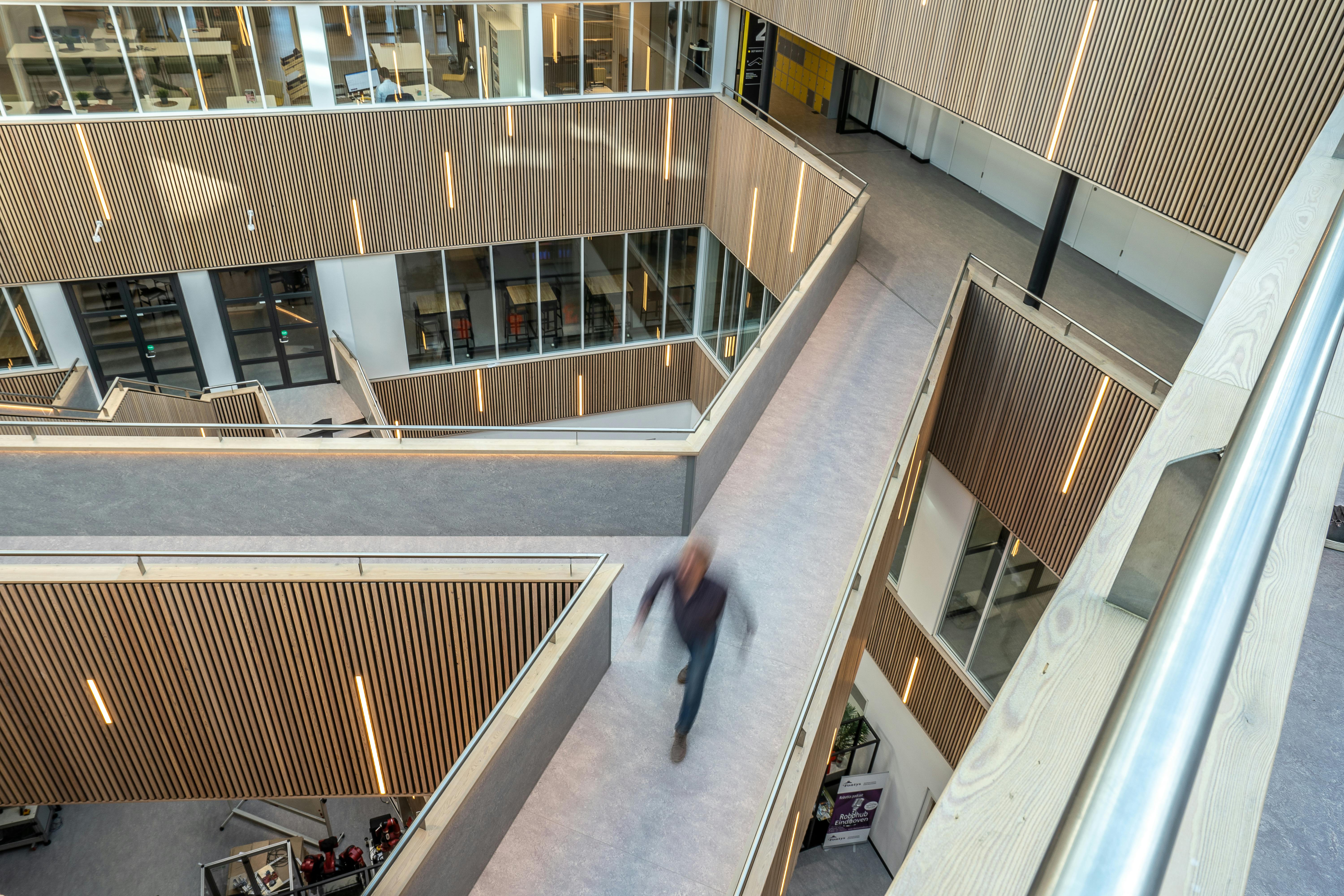 UNH’s Business School Launches Two New Online Graduate Certificates — Photo by Mike van Schoonderwalt on Pexels