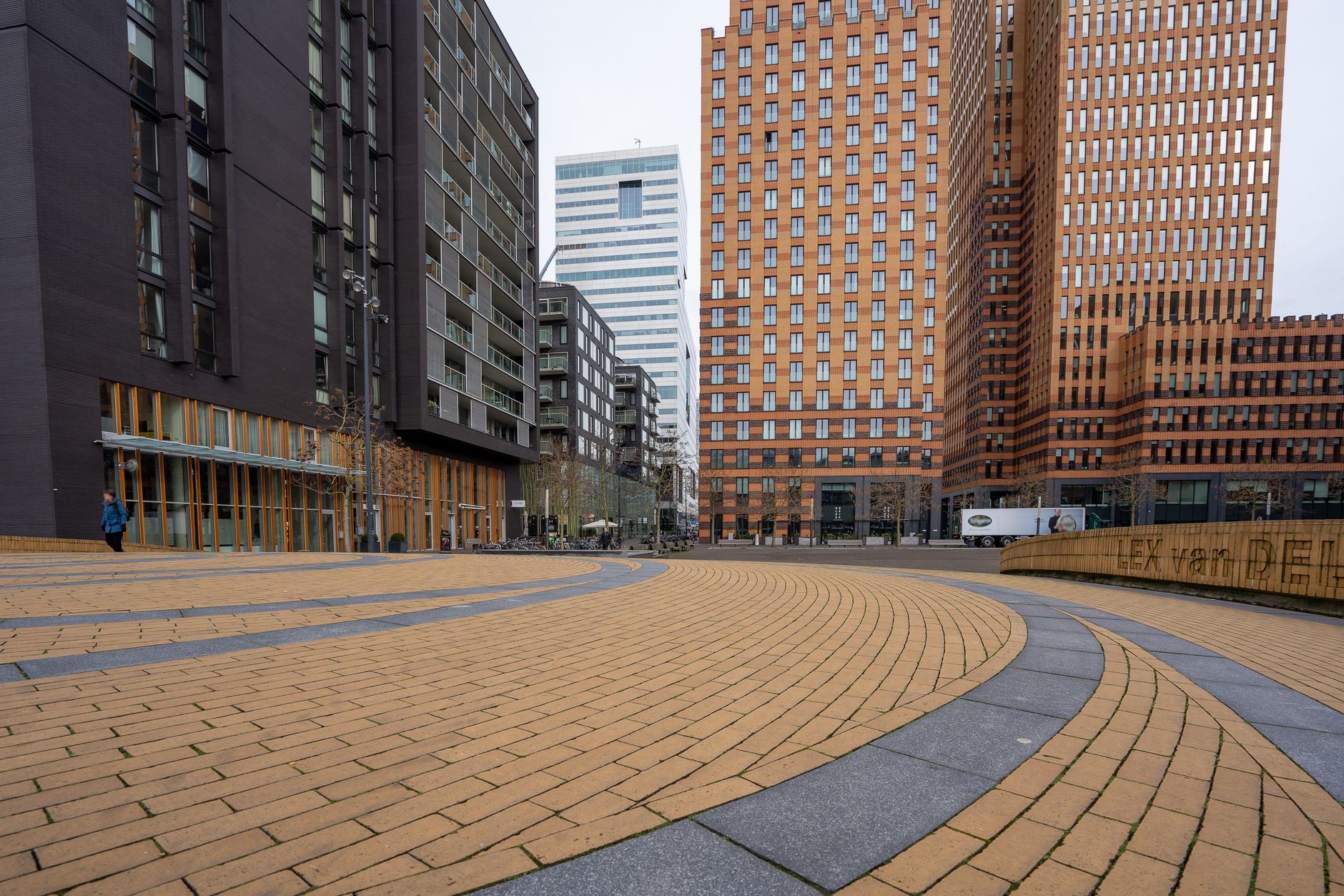 Amsterdam Zuidas iş merkezindeki ofis binaları