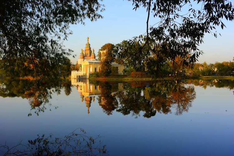 Peterhof Palace View From The Lake