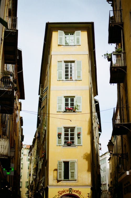 Edificio In Cemento Bianco