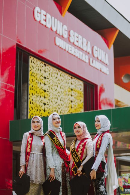 <b>Inspirasi OOTD dengan Hijab Segi Empat Tanpa Jarum Pentul</b> <b>Inspirasi OOTD dengan Hijab Segi Empat Tanpa Jarum Pentul</b>