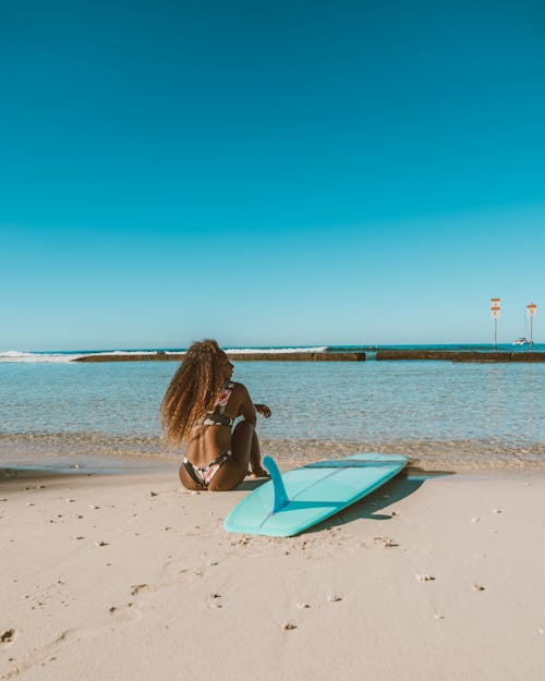 Free Woman Sitting on the Beach  Stock Photo