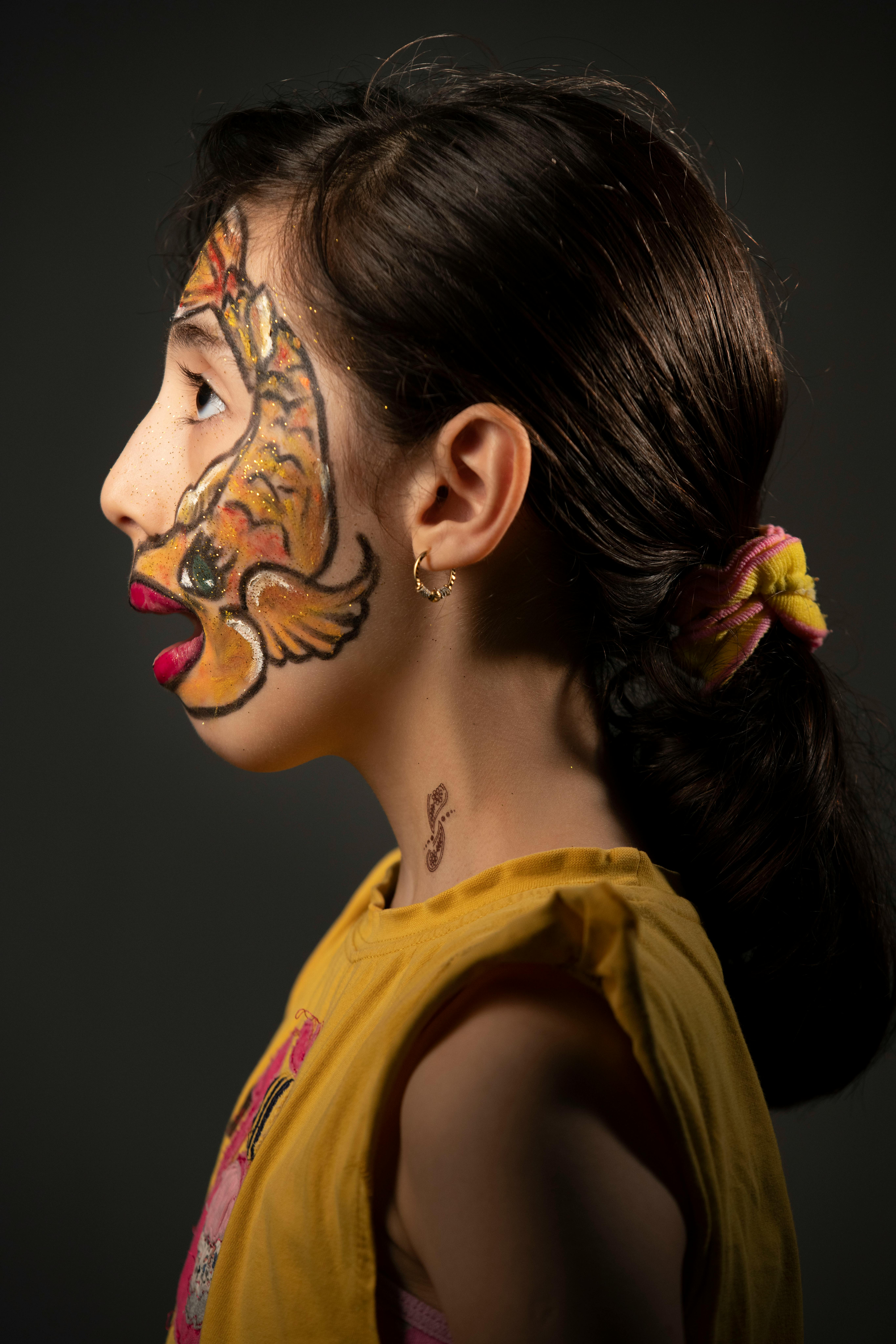 Free A Girl with Fish Painting on Face Stock Photo