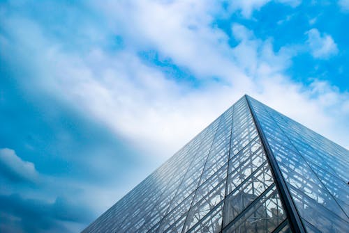 Kostenloses Stock Foto zu blauer himmel, gebäude, glas