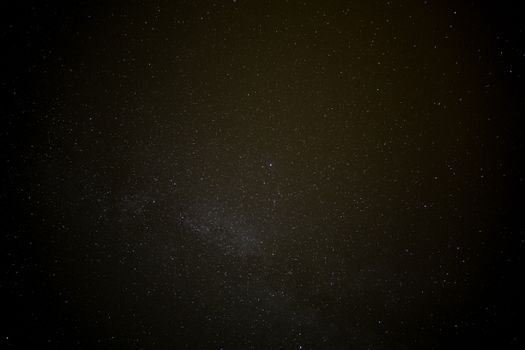 迷人的星空，展现了无数恒星和星云