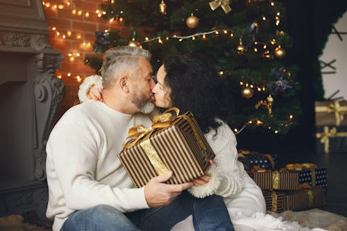 Ilmainen kuvapankkikuva tunnisteilla aviomies ja vaimo, esitellä, joulu