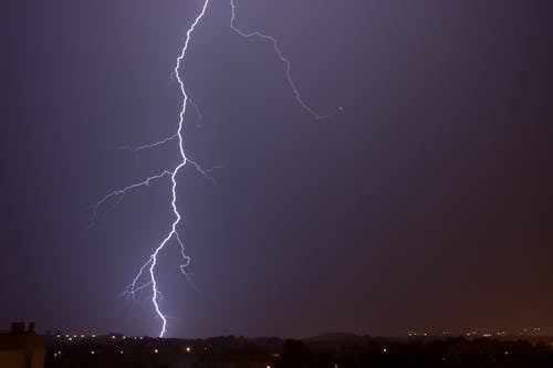 Foto profissional grátis de clima, escuridão, flash