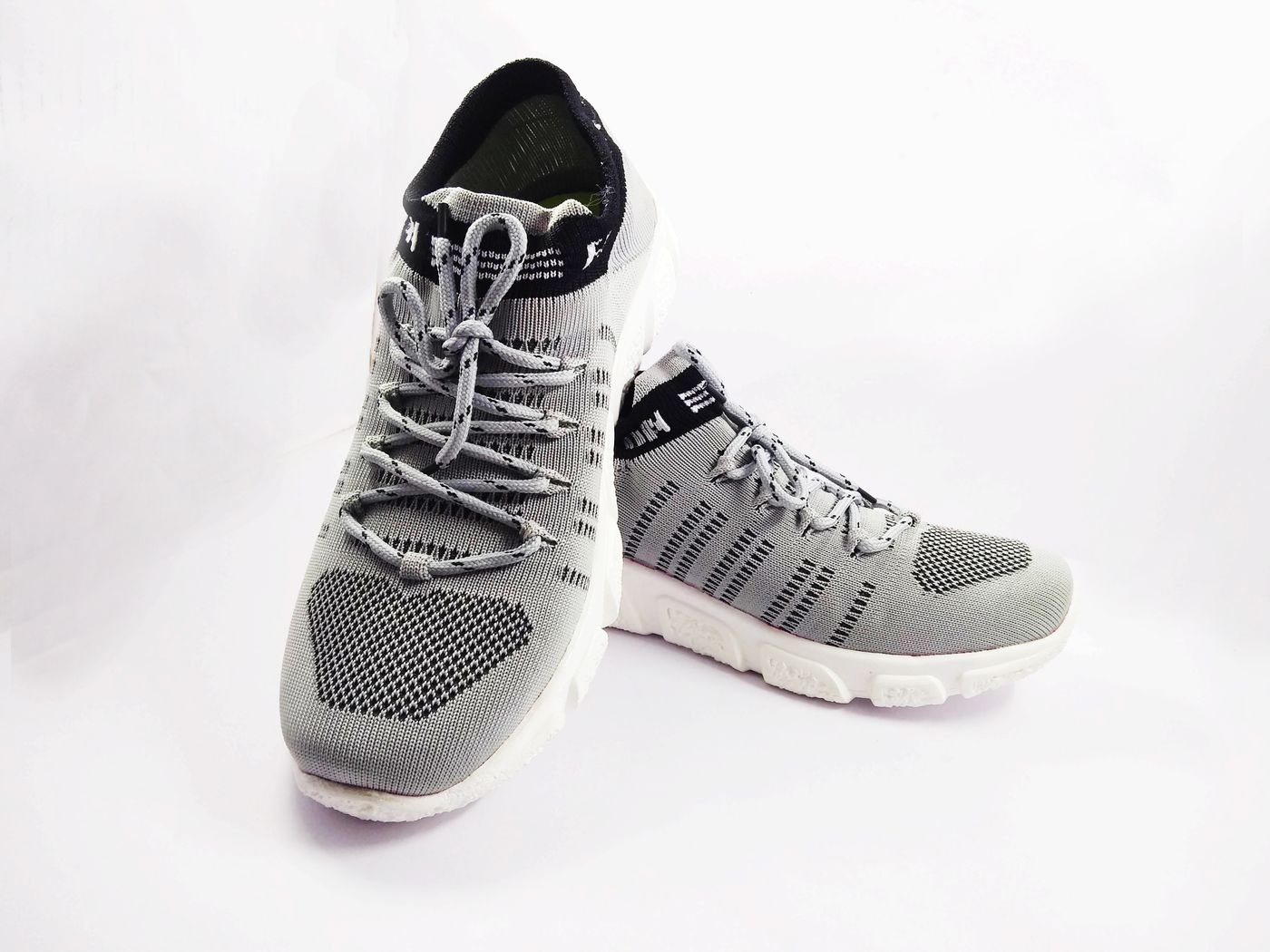 Plain casual footwear