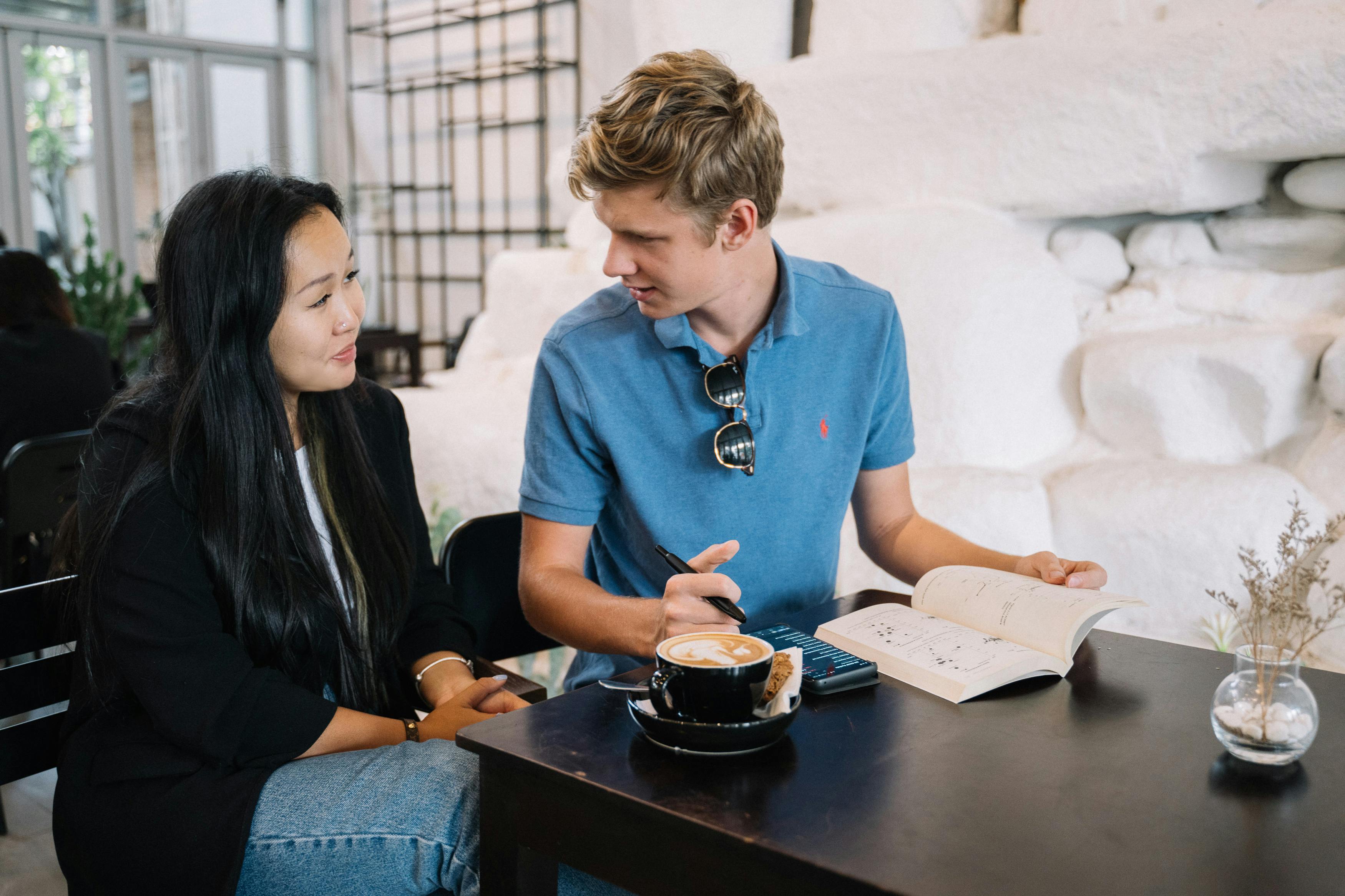 We Asked This Personal Finance Expert For Advice On Budgeting In 2026, And His Tips Are Honestly So Helpful — Photo by Anna T