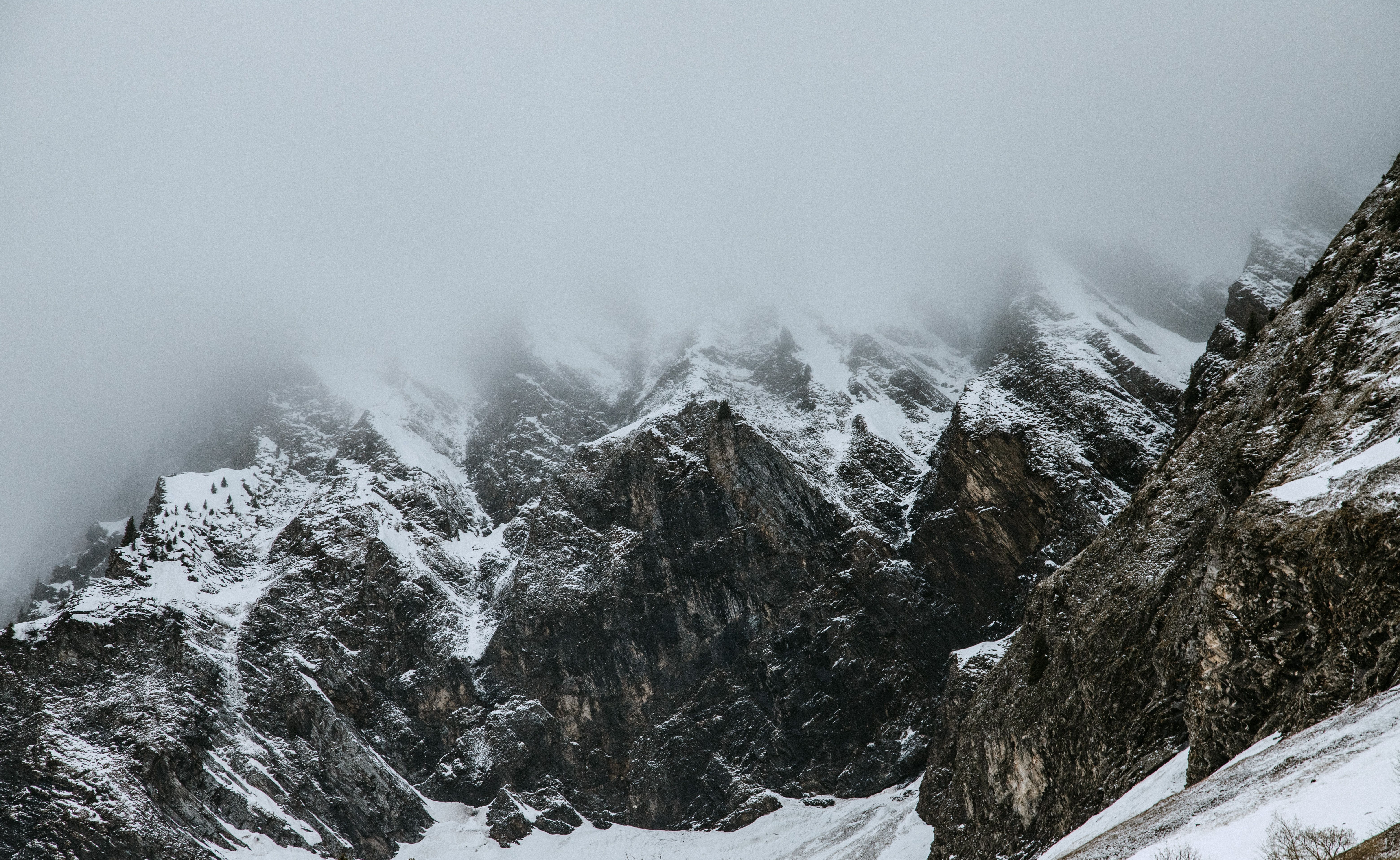 Snowy mountain ridge under cloudy sky · Free Stock Photo