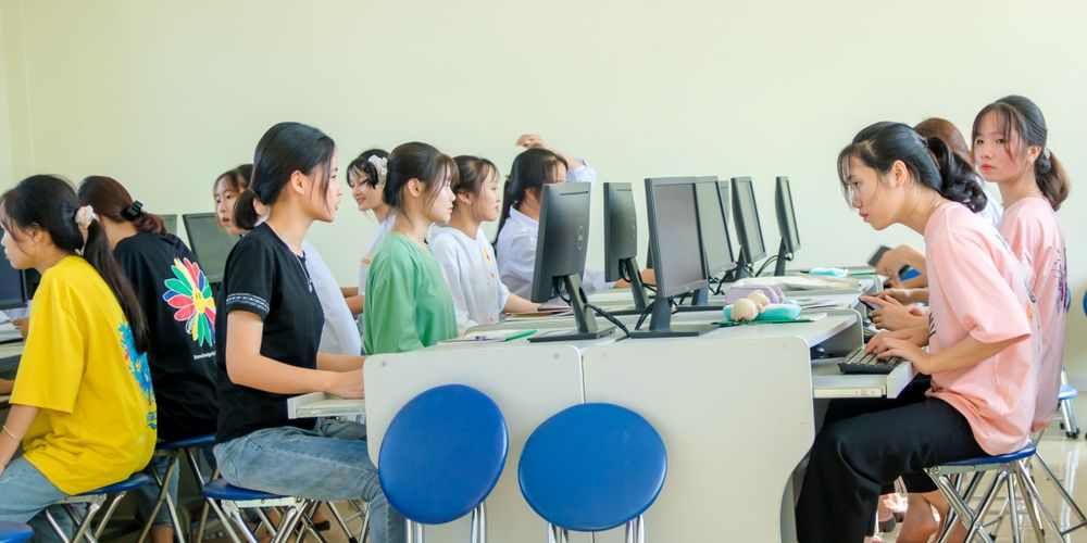 Chi phí làm chứng chỉ anh văn - tin học 2026 Dự trù chuẩn nhất