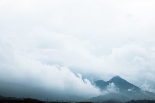 Free View of Mountains Covered in Clouds Stock Photo