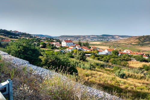 Casas De Pueblo Blancas Y Marrones