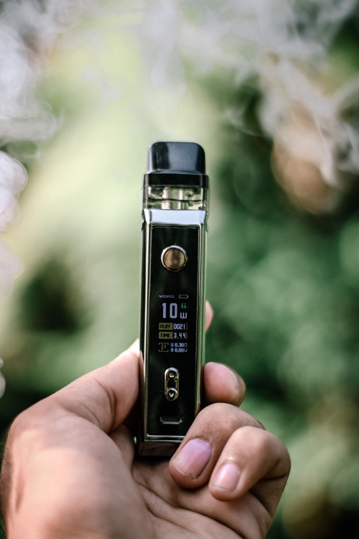 Hand holding electronic vape device