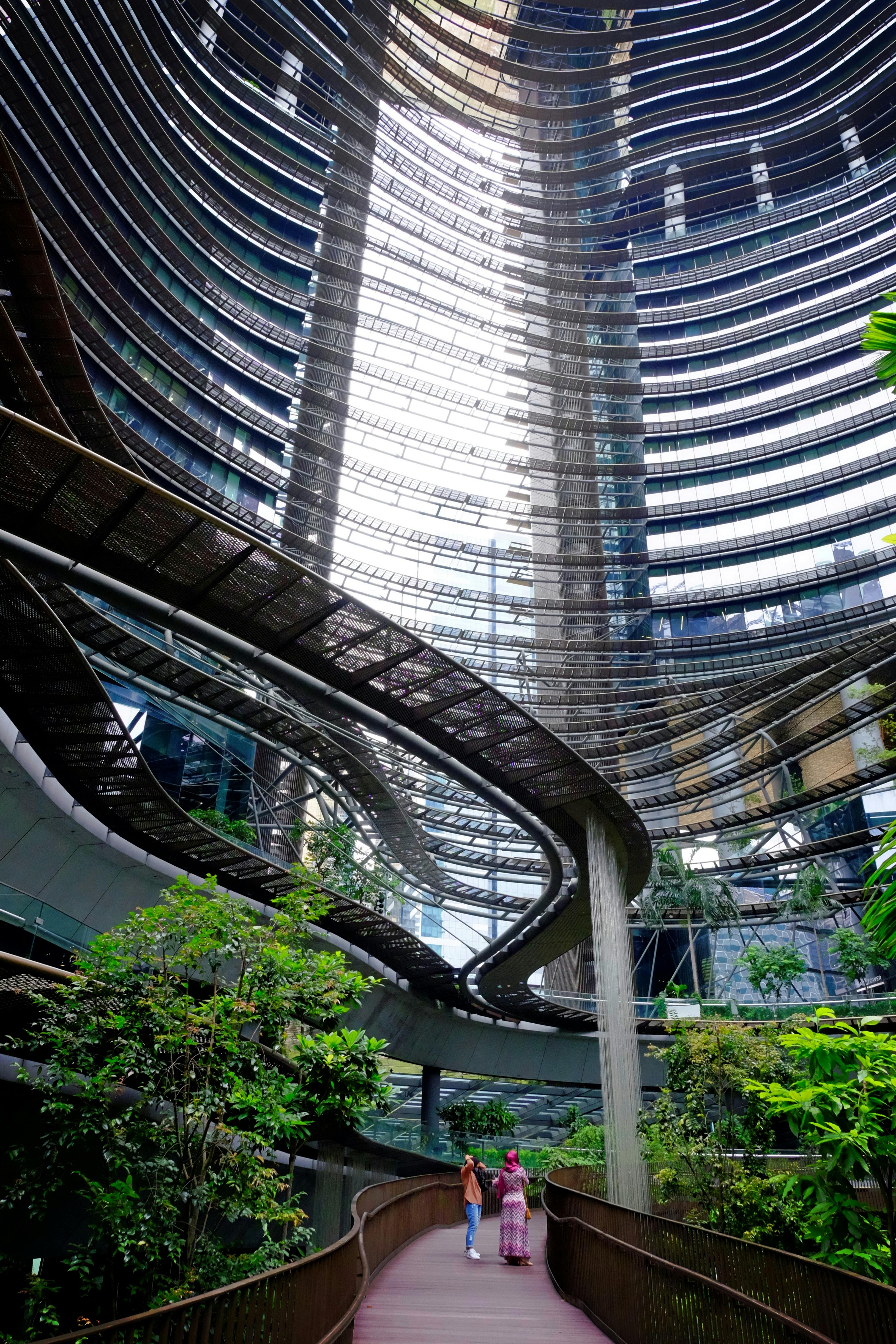 探索新加坡现代建筑奇迹，感受自然与城市设计的完美融合
