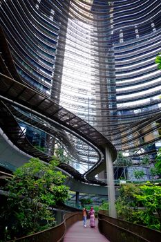探索新加坡现代建筑奇迹，感受自然与城市设计的完美融合
