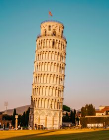 Leaning bell tower in Pisa, photo by Shainee Fernando on Pexels