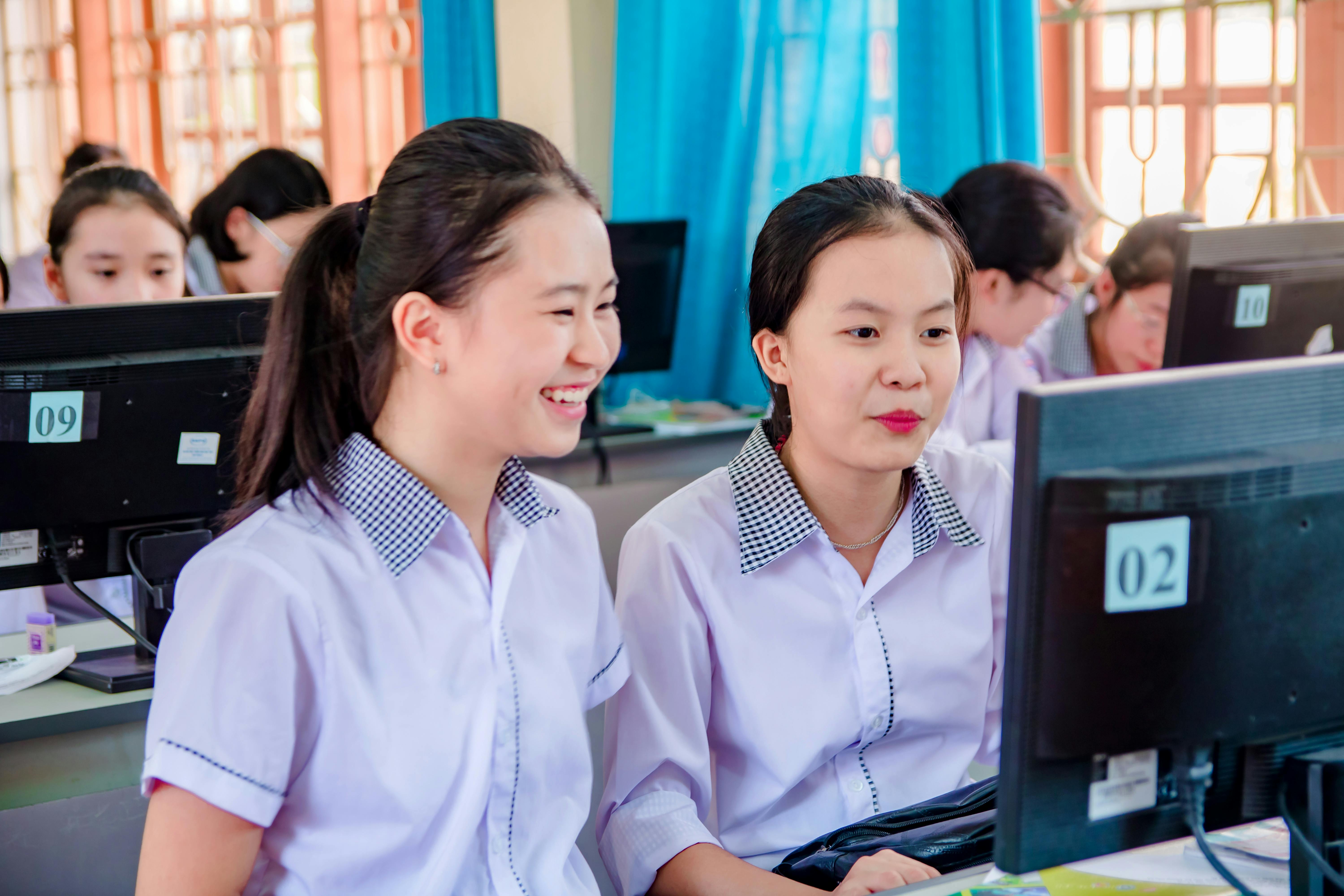 Enhancing Digital Literacy in the Classroom: Strategies for Educators