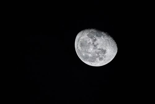 Free A stunning image of the waning gibbous moon against a clear night sky, showcasing its detailed craters. Stock Photo