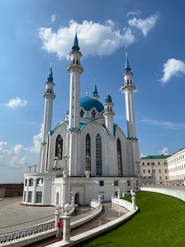 Бесплатное стоковое фото с архитектура, белое здание, большая мечеть