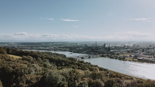 Gratis lagerfoto af å, blå himmel, bolig