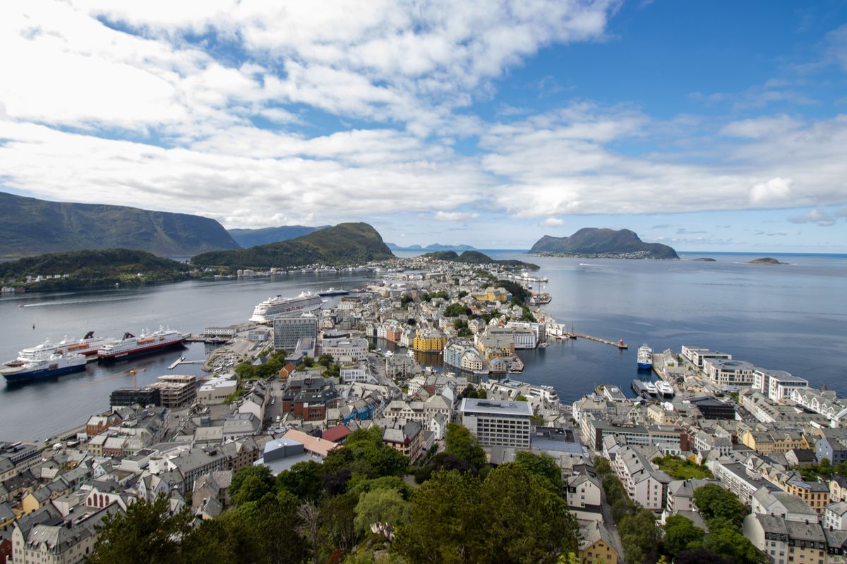 Ålesund harbour and art nouveau buildings